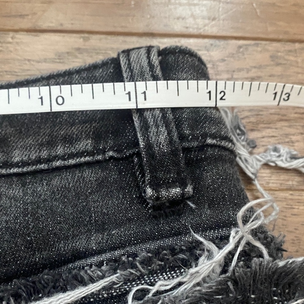 AKIRA SUPER DISTRESSED RELAXED FIT JEANS - Picture 12 of 12